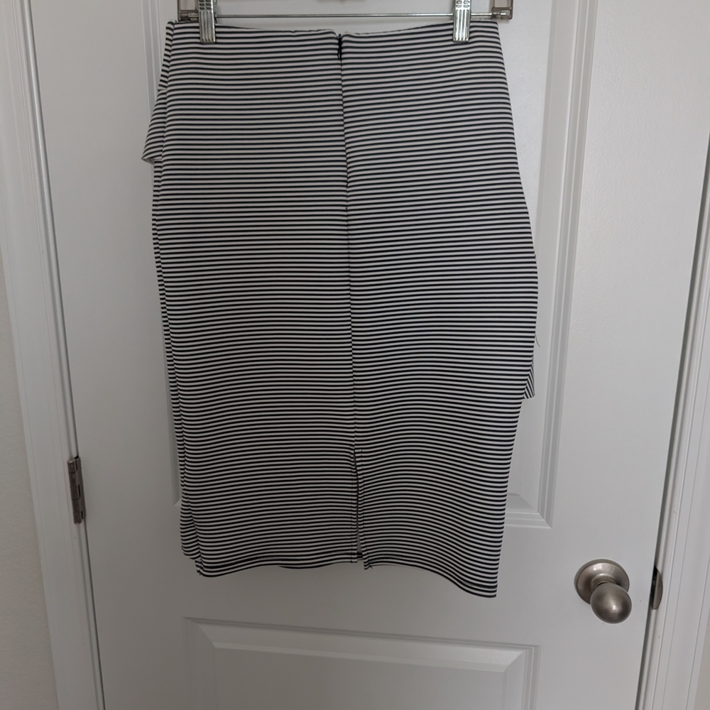 Winwin Apparel Black and White Striped Top